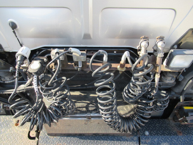 日野プロフィアトレーラーヘッド（トラクターヘッド）大型（10t）[写真17]