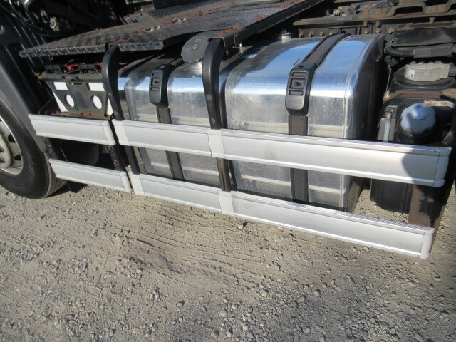 日野プロフィアトレーラーヘッド（トラクターヘッド）大型（10t）[写真18]