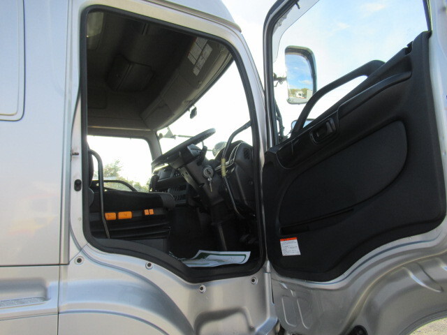 日野プロフィアトレーラーヘッド（トラクターヘッド）大型（10t）[写真19]
