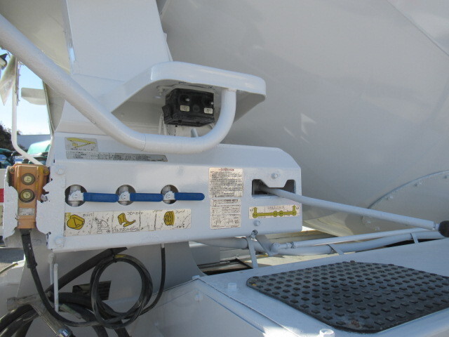 いすゞギガミキサー車（コンクリートミキサー）大型（10t）[写真13]