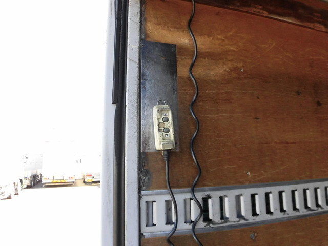 いすゞフォワードアルミバン中型（4t）[写真11]