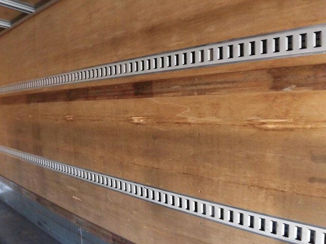 いすゞフォワードアルミバン中型（4t）[写真30]