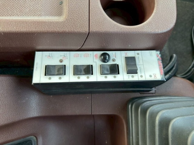 日野レンジャーコンテナ専用車増トン（6t・8t）[写真18]