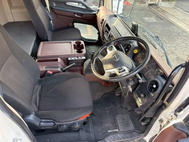 日野レンジャーコンテナ専用車増トン（6t・8t）[写真19]