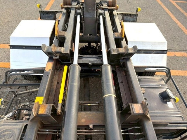 日野レンジャーコンテナ専用車増トン（6t・8t）[写真07]