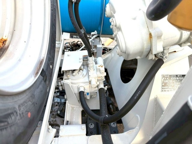 いすゞフォワードミキサー車（コンクリートミキサー）中型（4t）[写真11]