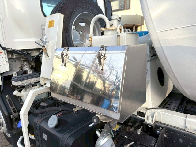 いすゞフォワードミキサー車（コンクリートミキサー）中型（4t）[写真17]