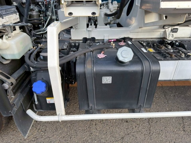 いすゞフォワードミキサー車（コンクリートミキサー）中型（4t）[写真18]