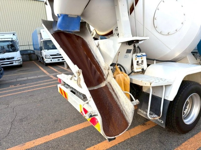 いすゞフォワードミキサー車（コンクリートミキサー）中型（4t）[写真09]