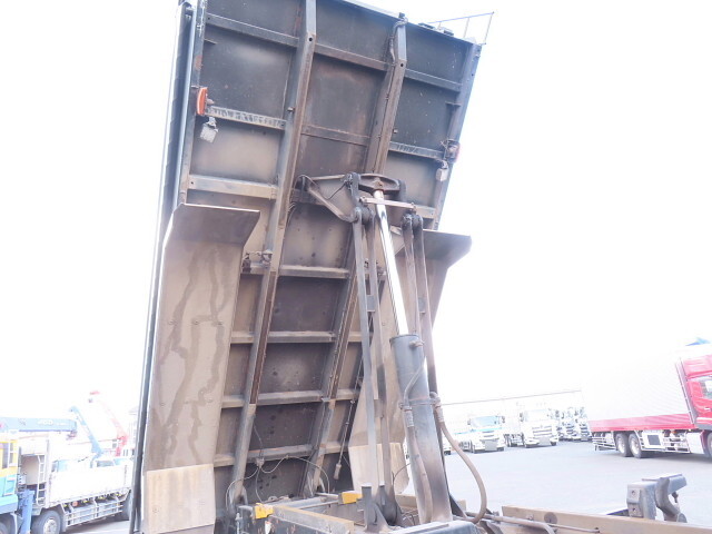 いすゞギガダンプ大型（10t）[写真35]