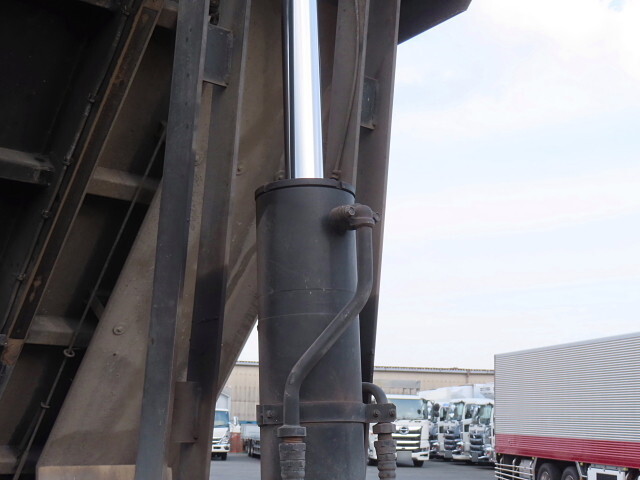 いすゞギガダンプ大型（10t）[写真36]