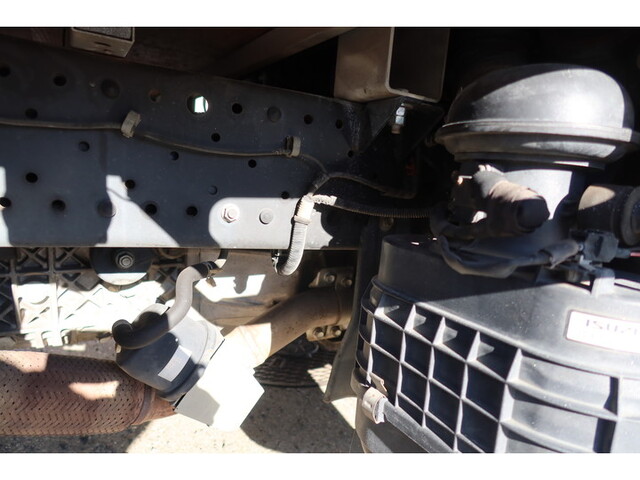 いすゞエルフ平ボディ小型（2t・3t）[写真17]