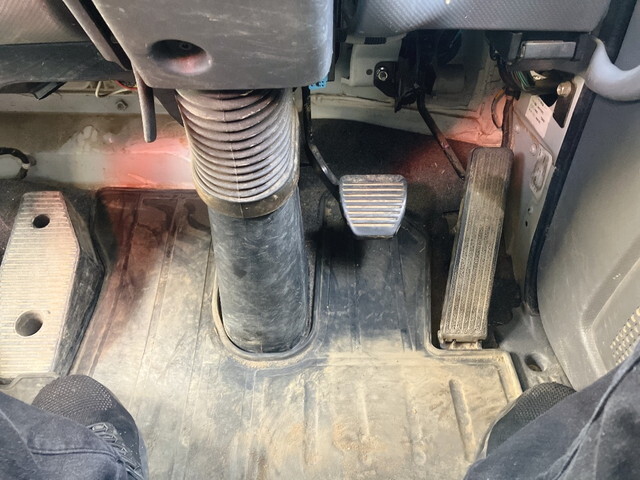 いすゞフォワードセルフクレーン5段中型（4t）[写真12]