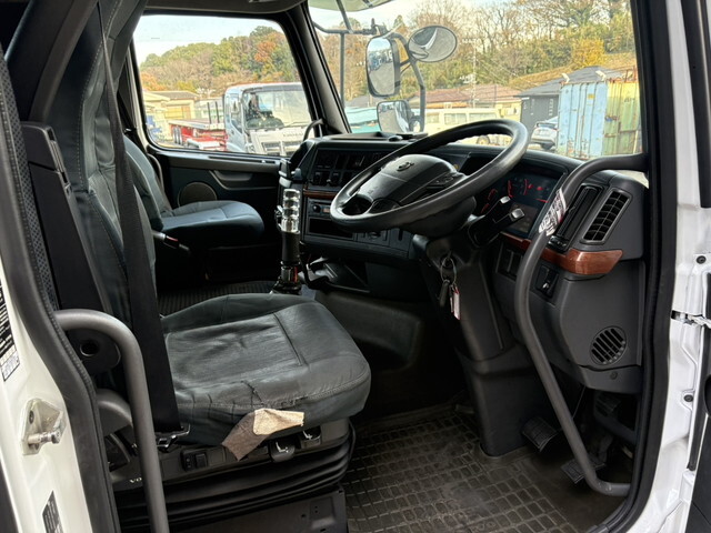 ボルボボルボFHトレーラーヘッド（トラクターヘッド）大型（10t）[写真23]