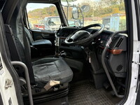 ボルボボルボFHトレーラーヘッド（トラクターヘッド）大型（10t）[写真24]