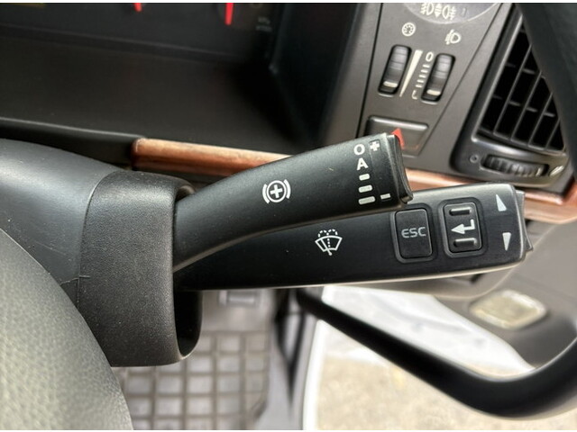 ボルボボルボFHトレーラーヘッド（トラクターヘッド）大型（10t）[写真26]