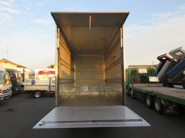 いすゞエルフアルミバン小型（2t・3t）[写真10]