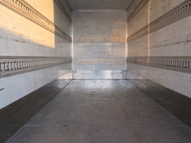 いすゞエルフアルミバン小型（2t・3t）[写真12]