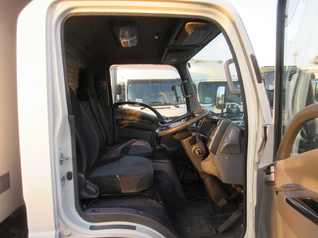 いすゞエルフアルミバン小型（2t・3t）[写真20]