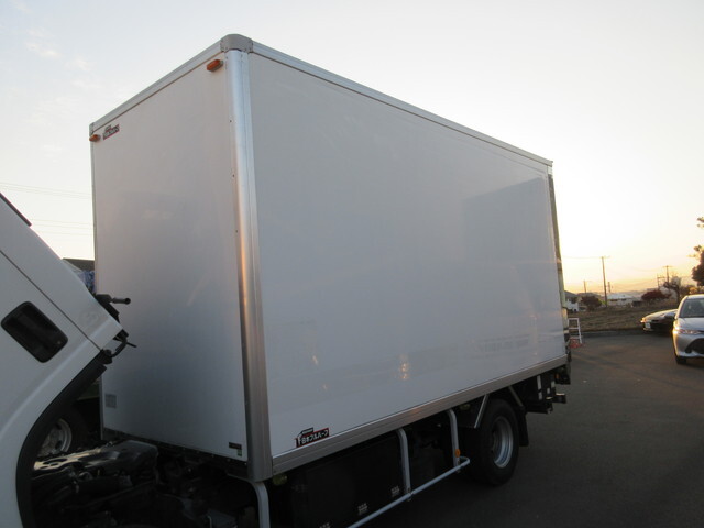 いすゞエルフアルミバン小型（2t・3t）[写真07]