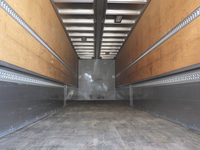 いすゞギガアルミウイング大型（10t）[写真10]