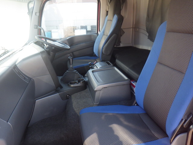 いすゞギガアルミウイング大型（10t）[写真13]