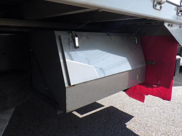 いすゞギガアルミウイング大型（10t）[写真27]