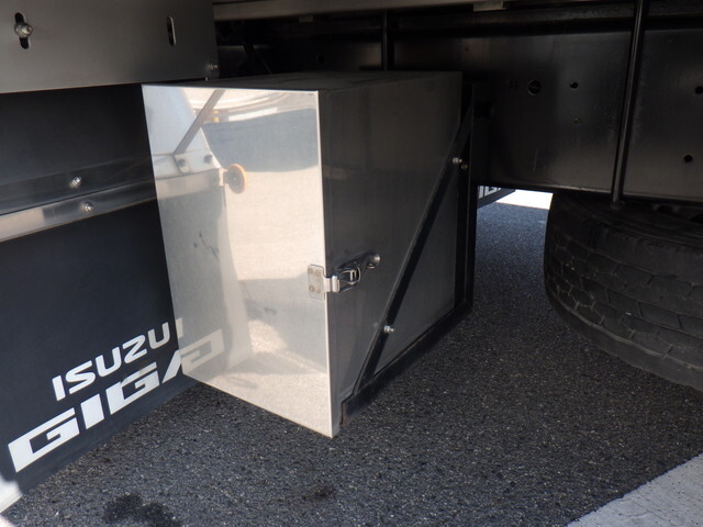 いすゞギガアルミウイング大型（10t）[写真28]