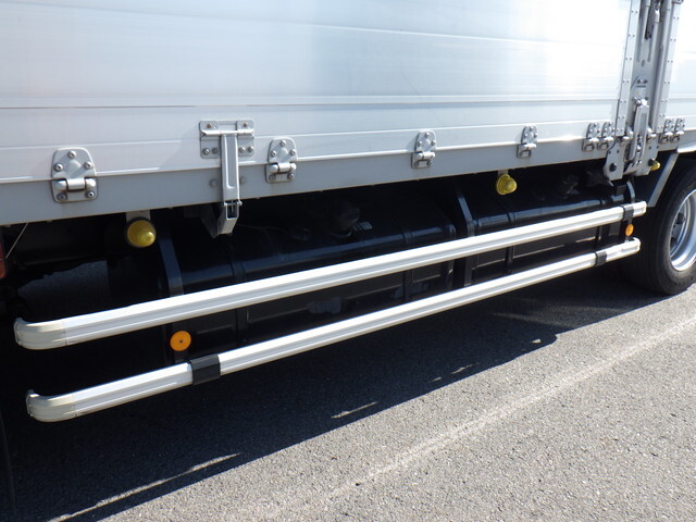 いすゞギガアルミウイング大型（10t）[写真29]