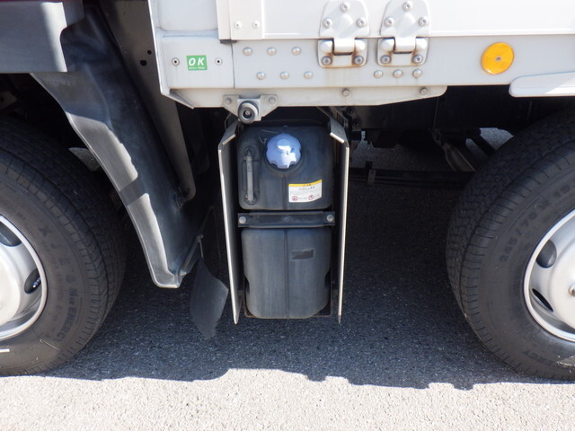 いすゞギガアルミウイング大型（10t）[写真30]