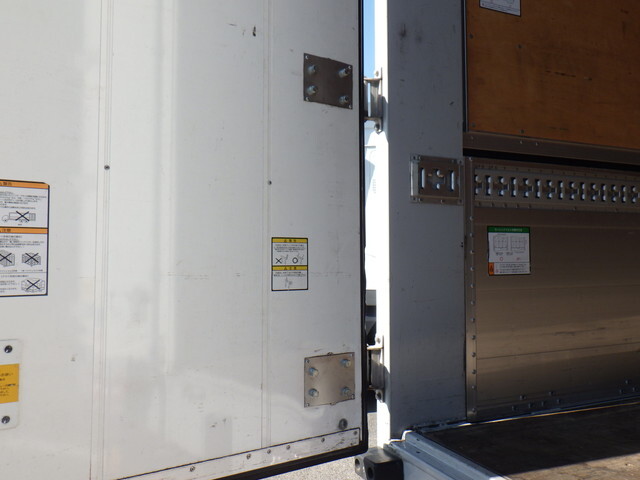 いすゞギガアルミウイング大型（10t）[写真31]