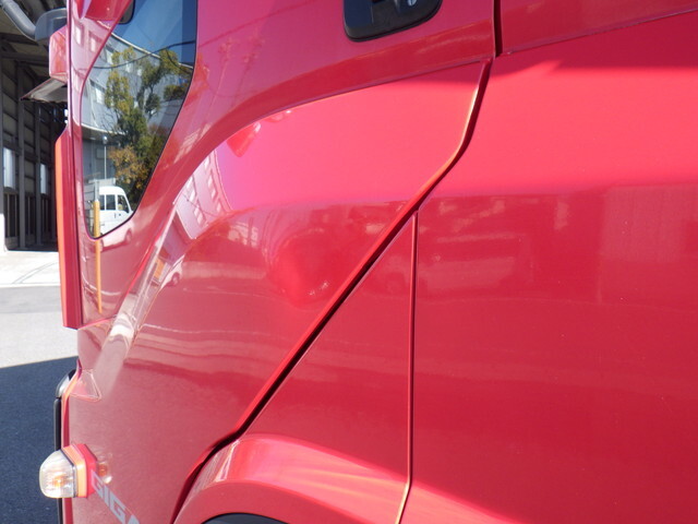 いすゞギガアルミウイング大型（10t）[写真32]