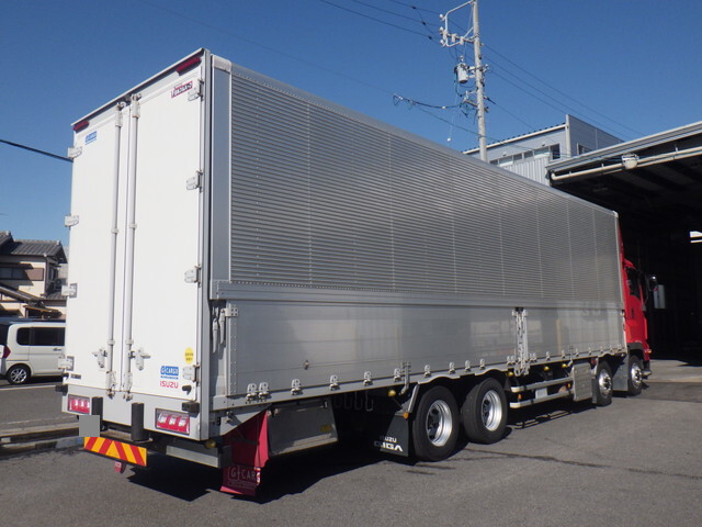 いすゞギガアルミウイング大型（10t）[写真04]