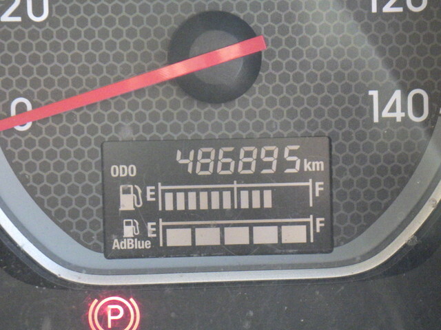 いすゞギガアルミウイング大型（10t）[写真05]