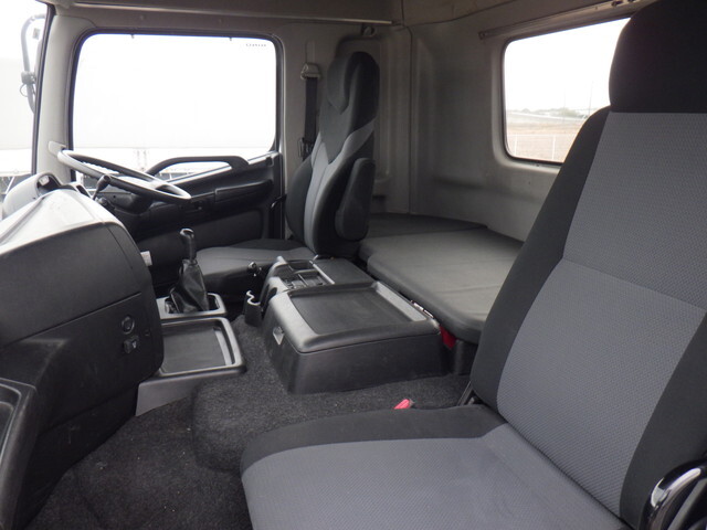 日野プロフィアトレーラーヘッド（トラクターヘッド）大型（10t）[写真12]