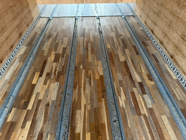 日野レンジャーアルミバン中型（4t）[写真09]