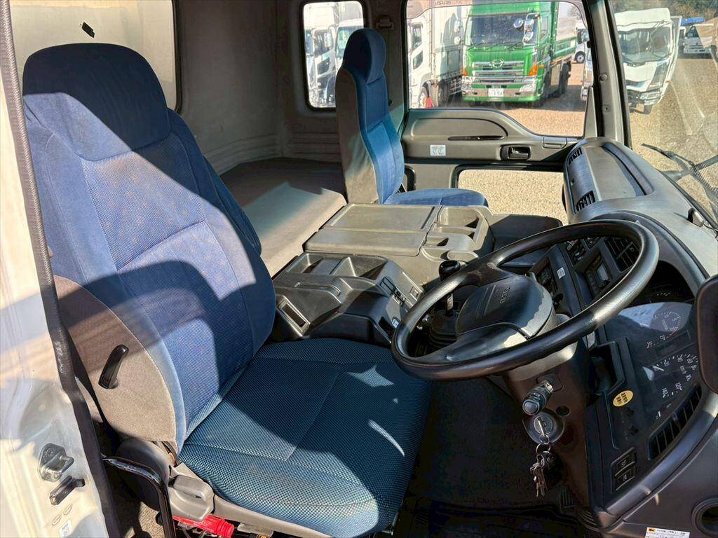 いすゞギガ冷蔵冷凍ウイング大型（10t）[写真20]