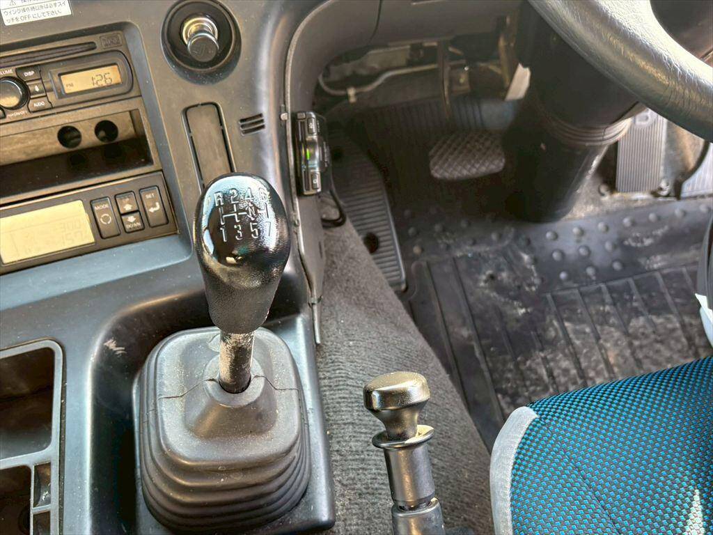 いすゞギガ冷蔵冷凍ウイング大型（10t）[写真22]