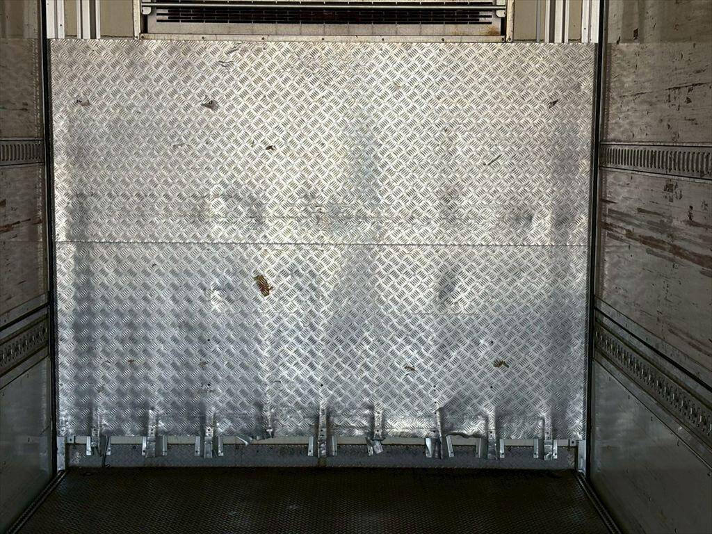 いすゞギガ冷蔵冷凍ウイング大型（10t）[写真06]