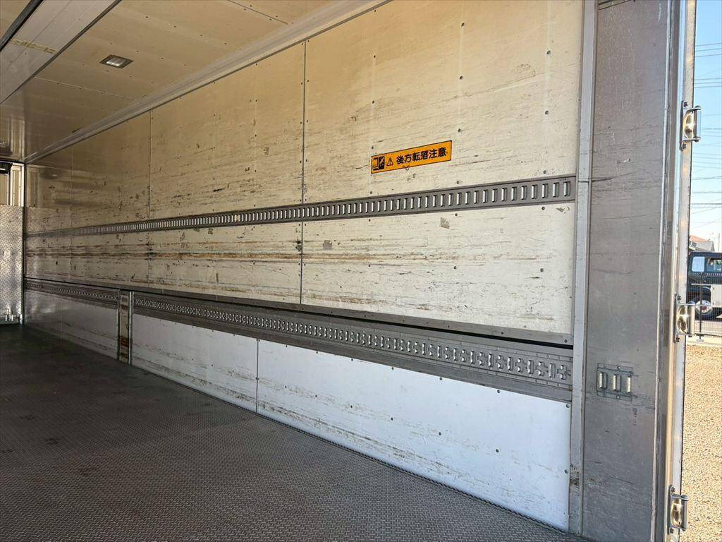 いすゞギガ冷蔵冷凍ウイング大型（10t）[写真09]
