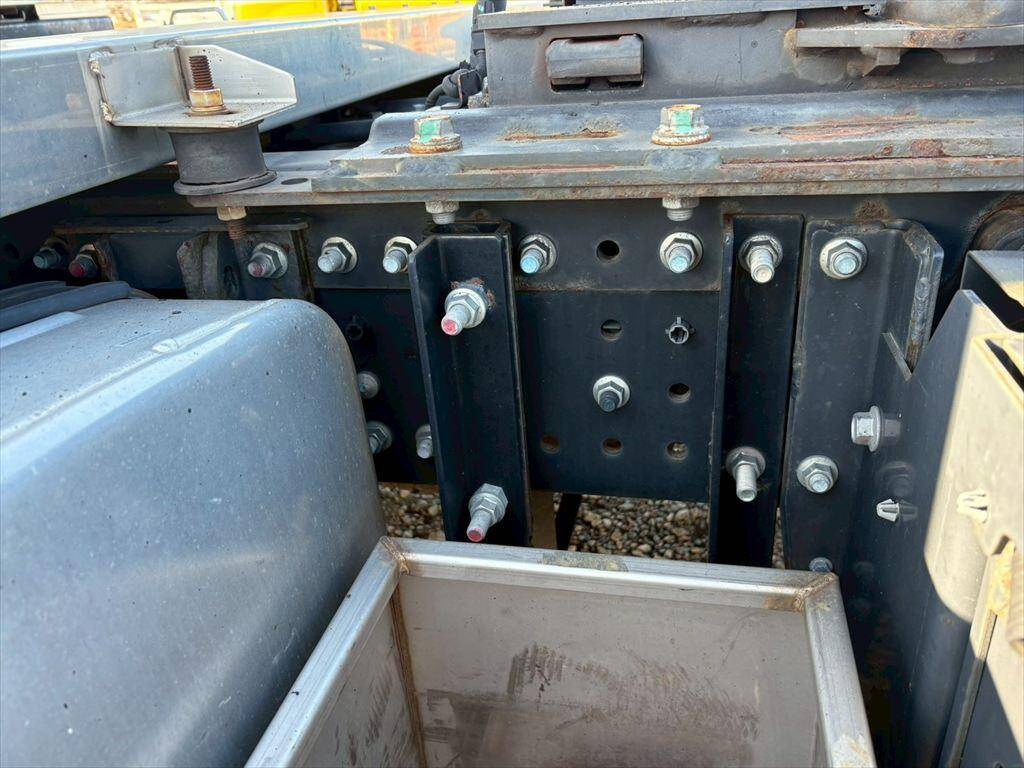 日野プロフィアトレーラーヘッド（トラクターヘッド）大型（10t）[写真14]