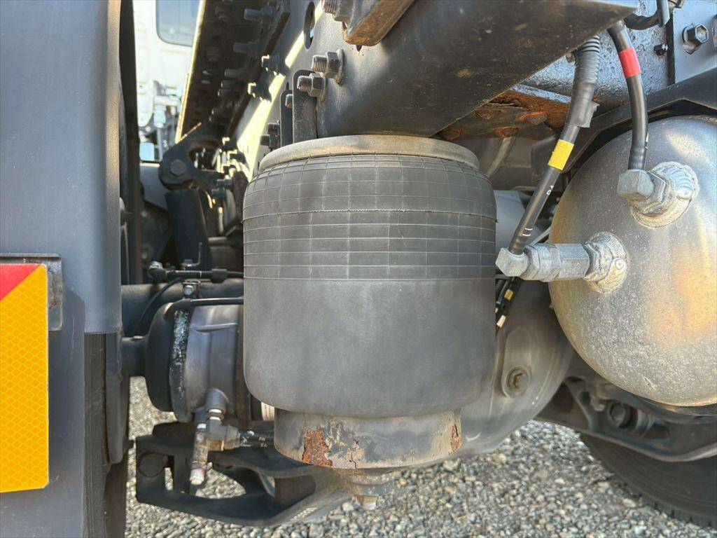 日野プロフィアトレーラーヘッド（トラクターヘッド）大型（10t）[写真15]