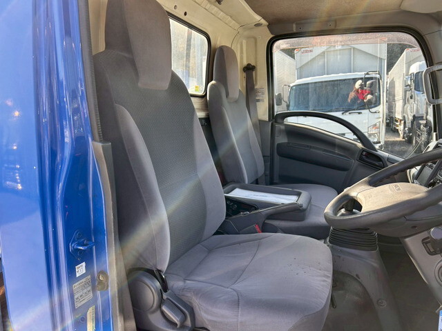 いすゞエルフアルミブロック小型（2t・3t）[写真13]