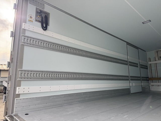 日野レンジャー冷凍車（冷蔵車）中型（4t）[写真11]