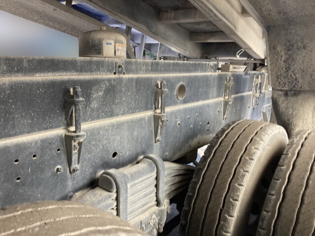 いすゞギガダンプ大型（10t）[写真18]