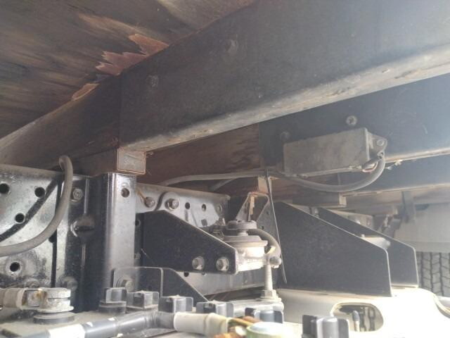 いすゞエルフ平ボディ小型（2t・3t）[写真17]