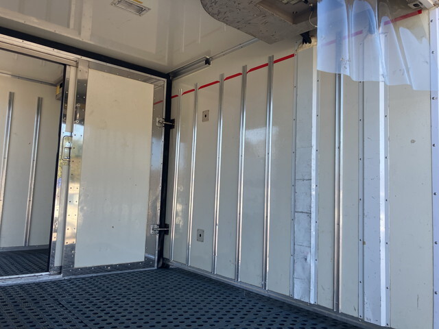 いすゞエルフ冷凍車（冷蔵車）小型（2t・3t）[写真16]