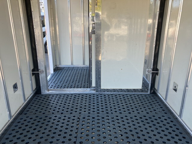 いすゞエルフ冷凍車（冷蔵車）小型（2t・3t）[写真17]