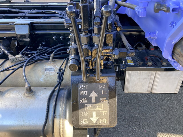 三菱ふそうファイターセーフティクレーン4段増トン（6t・8t）[写真19]