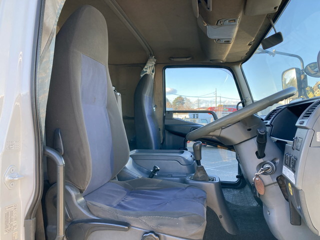 三菱ふそうファイターセーフティクレーン4段増トン（6t・8t）[写真33]